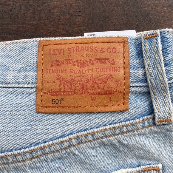 Great condition Levi shorts - Picture 7 of 8